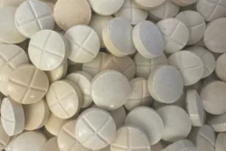 A pile of High quality 150MG MIT Tablets (Mitragynine)